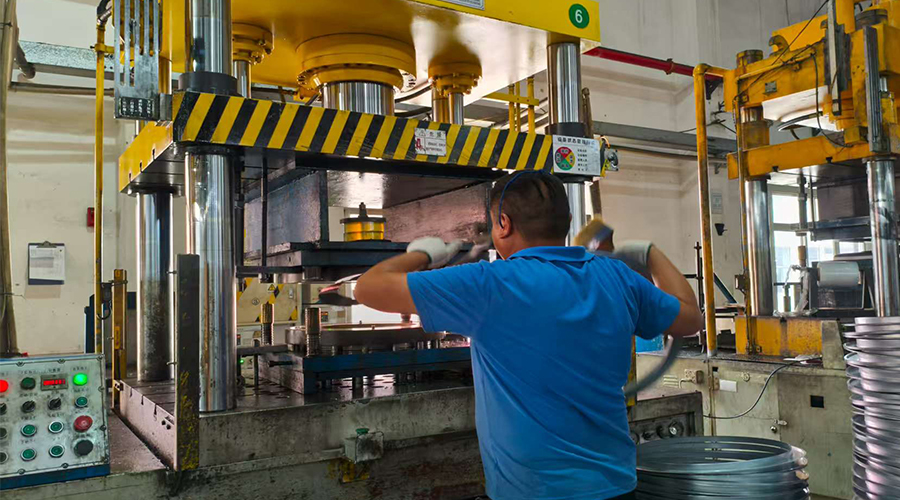 金環(huán)電器的滾筒干衣機如何適應游艇、輪船等特殊海洋環(huán)境，確保高安全性和穩(wěn)定性？