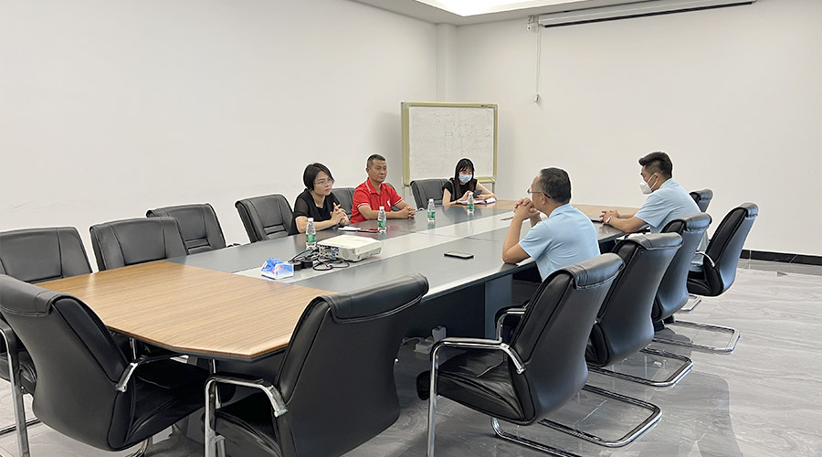 排憂難 提信心！鶴城鎮(zhèn)書記蒞臨金環(huán)電器開展暖企活動