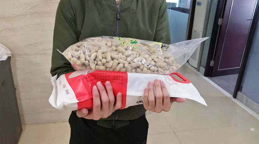 新春關(guān)懷 禮滿情暖！金環(huán)電器給員工發(fā)年貨